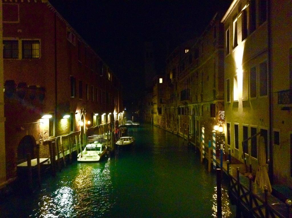 Ca Dei Libri Apartment Venesia Bagian luar foto