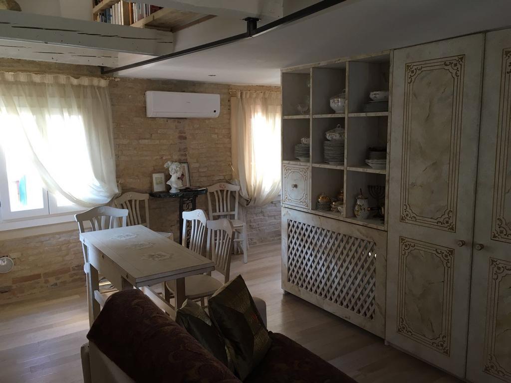 Ca Dei Libri Apartment Venesia Bagian luar foto